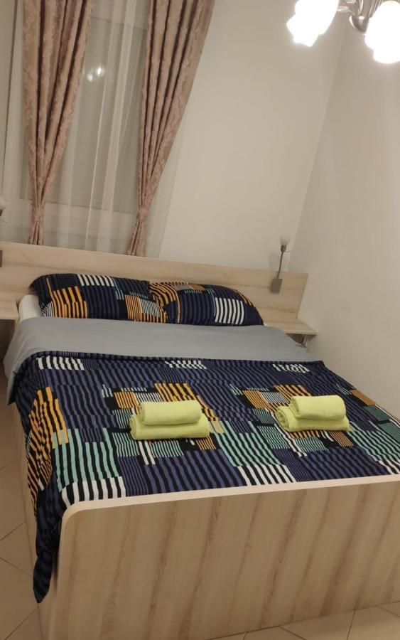 Holiday Wing Apartments Ягодина Екстериор снимка