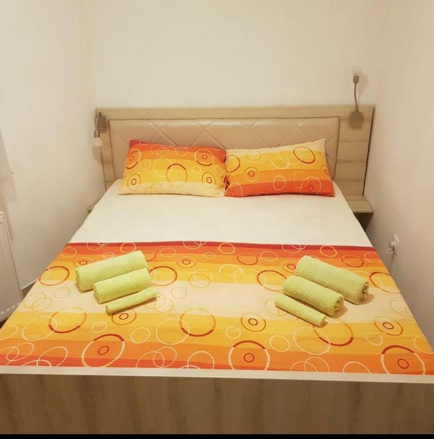 Holiday Wing Apartments Ягодина Екстериор снимка