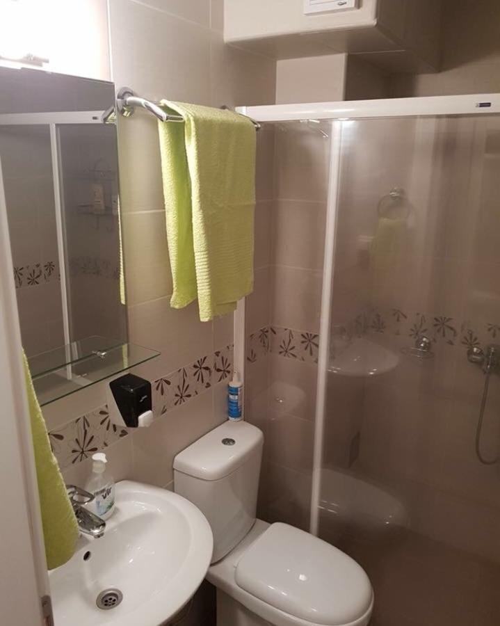 Holiday Wing Apartments Ягодина Екстериор снимка