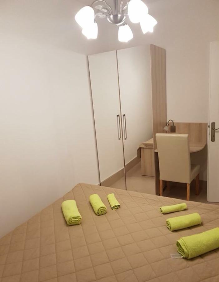 Holiday Wing Apartments Ягодина Екстериор снимка